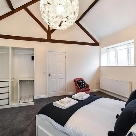 Holiday home The Ascot -free On Site Parking