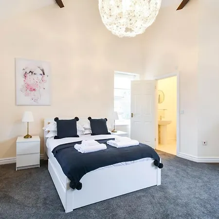 Ferienhaus The Ascot -free On Site Parking *